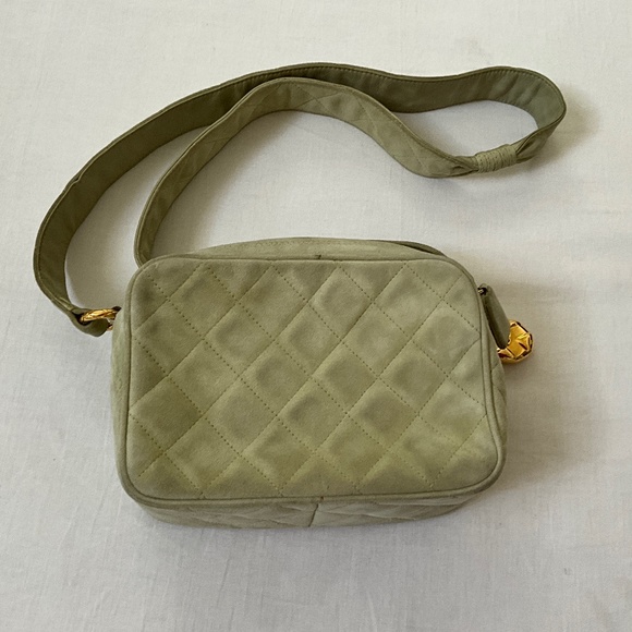 CHANEL Vintage Diamond CC Logo Suede Camera Bag Sage Green - Picture 3 of 14